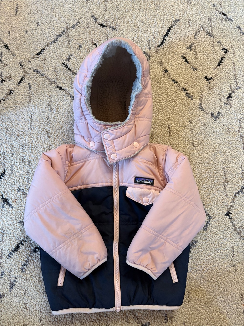 Patagonia Kids Pink and Navy Two-Tone Hooded Puffer Jacket EUC 3T